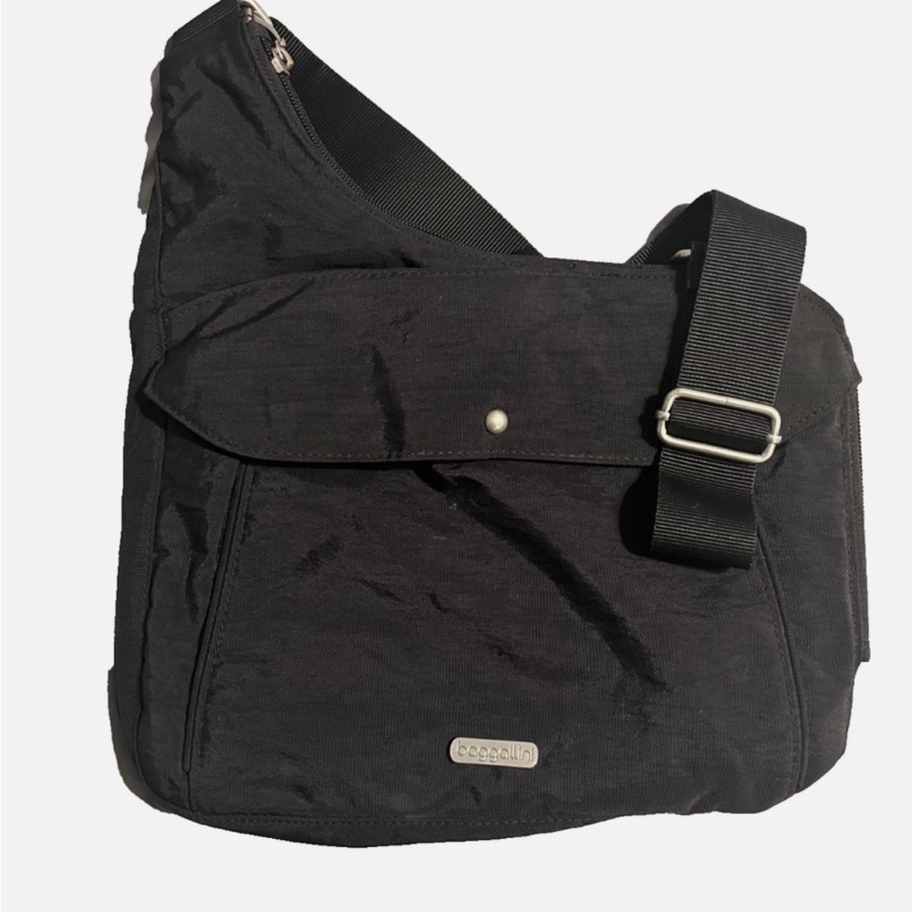 Baggallini Black Crossbody Bag in good condition with zippered compartments